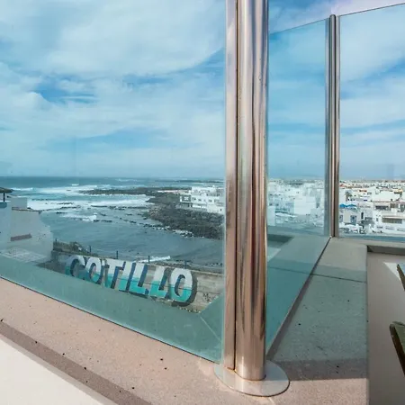 Oliastur With Balcony & Ocean View Cotillo